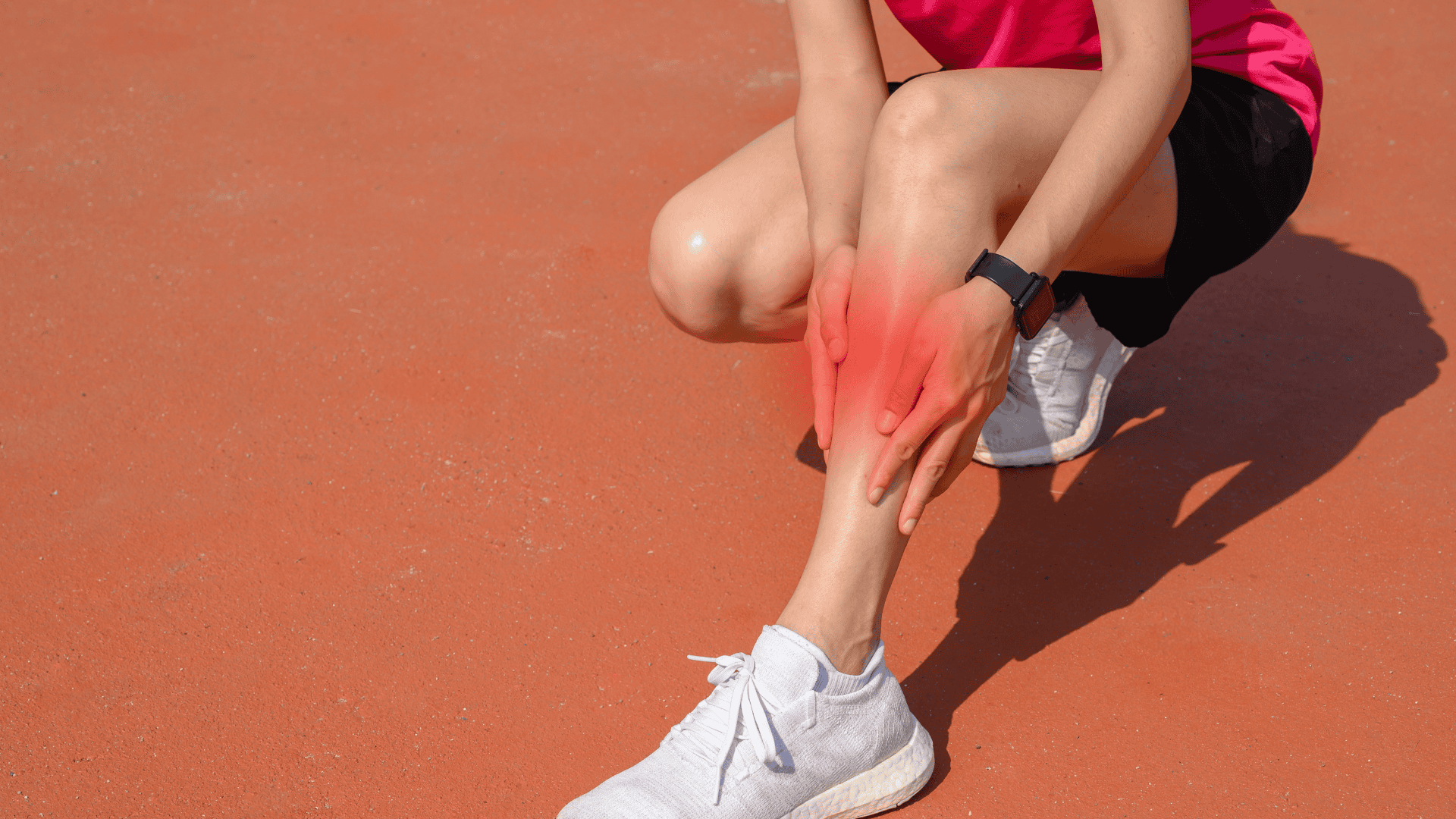a women experiencing shin splints while running
