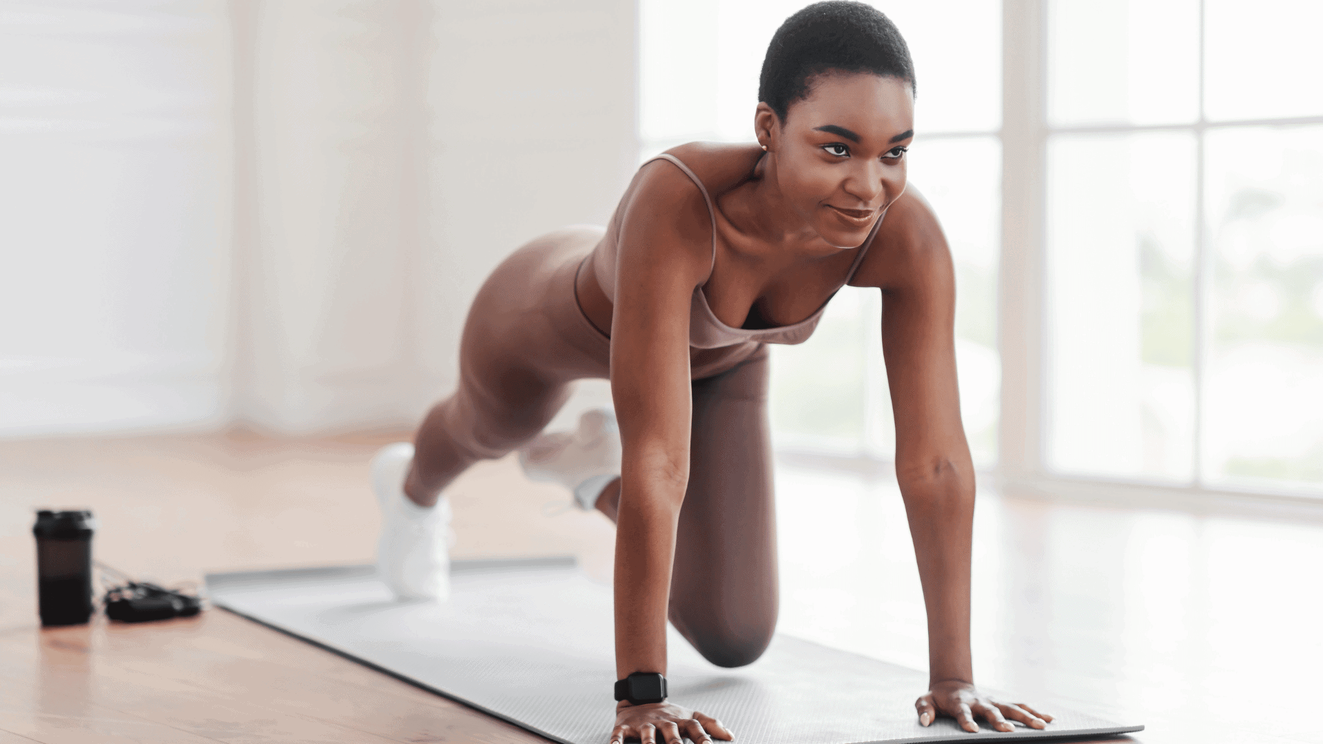 Black Woman Doing Cross Body Mountain Climbers Exercise